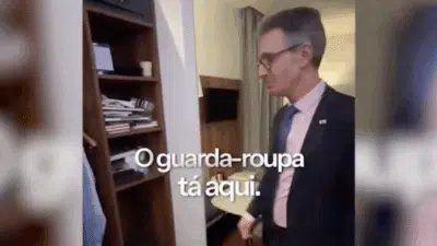 Zema apresenta hotel econômico em sua hospedagem em Paris