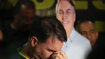 PL busca anistia a Bolsonaro com foco em Flávio e Michelle, sem discussão sobre penas