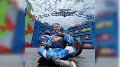 “Hot Wheels Epic Show” retorna com emoção no Beto Carrero World, homenageando Lurrique Ferrari