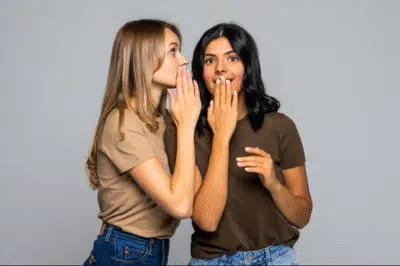 Fofoca: Como o Prazer da Curiosidade Afeta as Relações Sociais