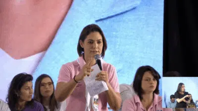 Ex-primeira-dama critica Judiciário e cobra participação popular no PL