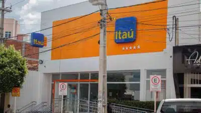 Itaú fecha agências e expõe grave problema de exclusão digital na população