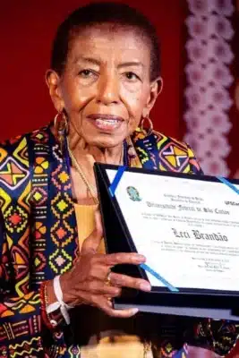 UFSCar homenageia Leci Brandão com título de Doutora Honoris Causa