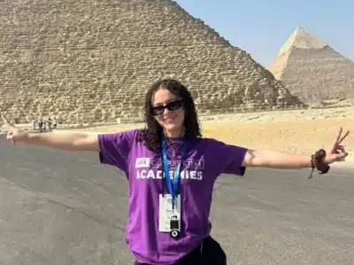 Jovem brasileira em intercâmbio no Egito relata transformação após experiência STEM