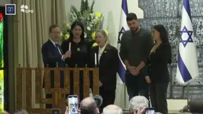 Cerimônia de Hanukkah em Israel: Herzog Clama pela Devolução de Refém