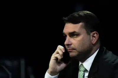 Flávio Bolsonaro e incerteza política causam queda histórica no Ibovespa