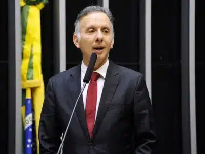 Hugo Motta lidera debate sobre redução de incentivos fiscais na Câmara