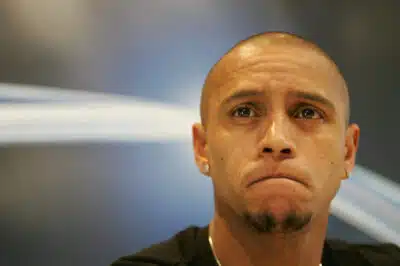 Roberto Carlos tranquiliza fãs após complicações em cirurgia médica!