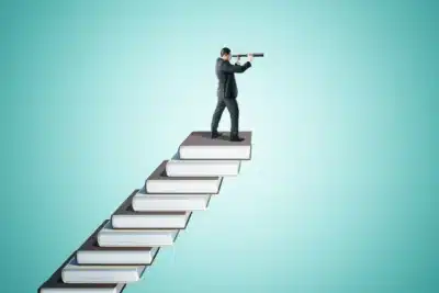 Julie Thomas alerta: Renovação de clientes é chave para crescimento sustentável