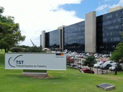 TST julga greve Correios não abusiva, define reajuste salarial e benefícios