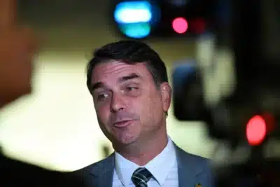 Senador Flávio Bolsonaro Declara Candidatura à Presidência “Definitiva”