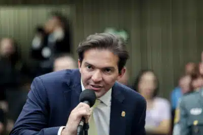 Aliança Política em Jogo: Rubinho Nunes Ameaça no Pleno da Câmara de SP