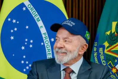 Lula declara consultar “Deus” sobre veto ao caso Bolsonaro e critica decisão