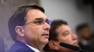 Flávio Bolsonaro Lidera Fragmentação na Direita na Busca pelo Palácio do Planalto em 2026