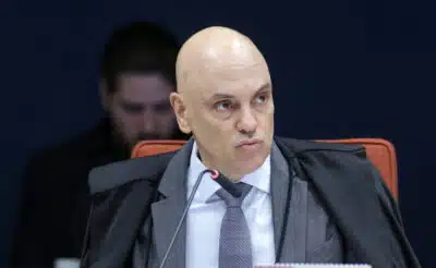Alexandre de Moraes rejeita slides da defesa de Filipe Martins no STF
