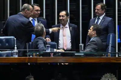 Flávio Bolsonaro e aliados se reúnem para articulação política na direita