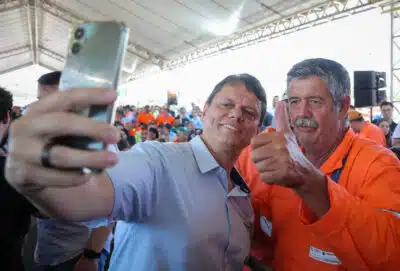 Tarcísio de Freitas usa trocadilho com Havaianas na inauguração do Rodoanel