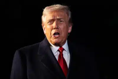 Trump critica fusão Warner Bros. Discovery com Netflix e expressa preocupação