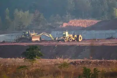 Tensões na Relação Bilateral: China Restringe Terras Raras e Preocupa EUA