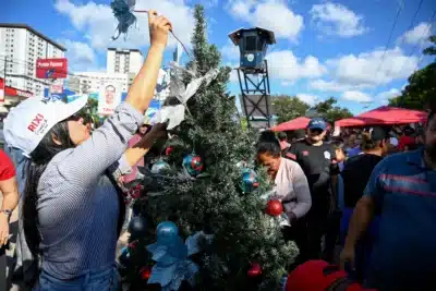 Eleições em Honduras: Disputa acirrada e revisão de cédulas geram tensão e acusações