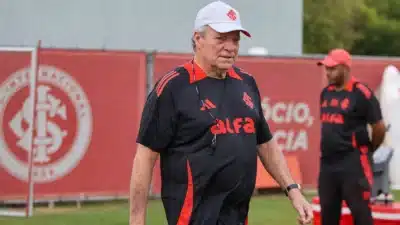 Grêmio responde polêmica com uniforme rosa e declara apoio à comunidade LGBTQIA+