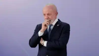 Lula questiona viabilidade da pré-candidatura de Bolsonaro em entrevista