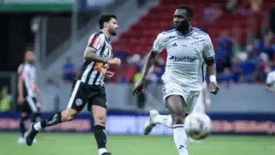Yannick Bolasie se despede do Cruzeiro: saídas confirmadas e futuro incerto