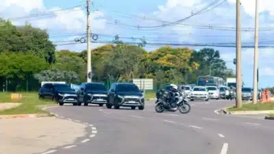 Bolsonaro Realiza Cirurgia Corretiva em Brasília com Autorização de Moraes