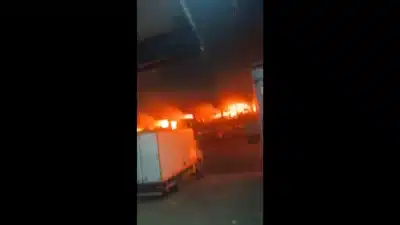 Incêndio Destrói Pavilhão na Ceasa de Irajá: Danos e Investigação em Andamento