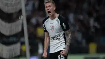 Charles, do Corinthians, é suspenso para jogo contra Fortaleza pelo Brasileirão