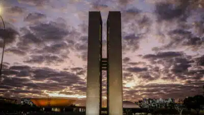 IFI Projeta Desaceleração do PIB e Alerta sobre Dívida Pública em 2026