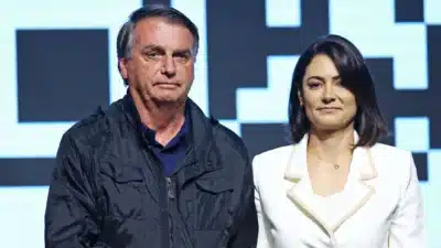 Michelle Bolsonaro: Bolsonaro passa por procedimento para crises de soluço