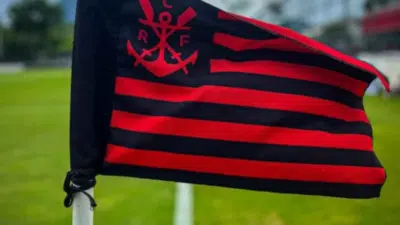 Flamengo e Palmeiras se enfrentam por gramados sintéticos no futebol brasileiro