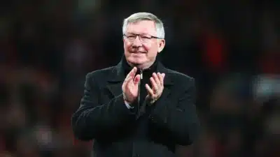 Sir Alex Ferguson critica ciclo sem títulos do Manchester United e aponta solução