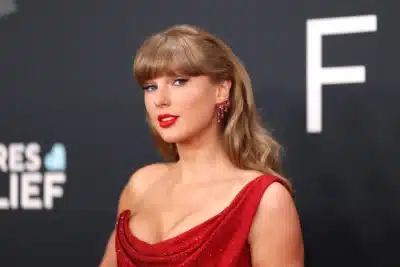 Taylor Swift doa US$ 2 milhões para caridade em apoio a fome e saúde