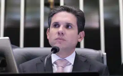 Deputado Hugo Motta Abre Sindicância Após Confronto com Glauber Braga na Câmara