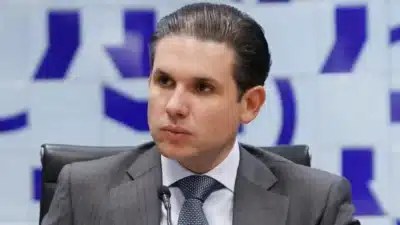 Presidente da Câmara inclui no debate anistia para 8 de janeiro