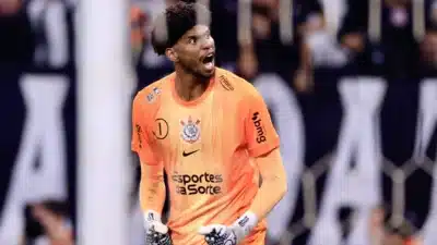 Hugo Souza Brilha e Fortalece o Corinthians: Goleiro em Fase de Confiança