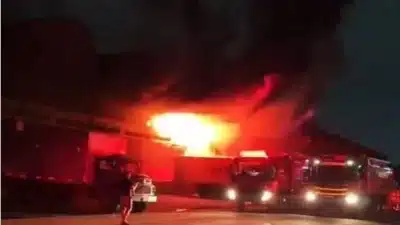 Incêndio no Ceasa do Rio causa desvios no trânsito da Zona Norte