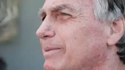 Bolsonaro submete cirurgia de hérnia inguinal em Brasília – Carta de Flávio acompanha procedimento