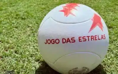 Jogo das Estrelas: Zico, Romário e outros craques jogam no Maracanã!