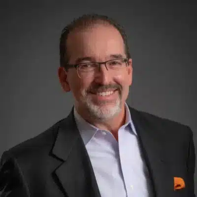 CEO da Bojangles, José Armario, revela trajetória de sucesso com disciplina e humildade