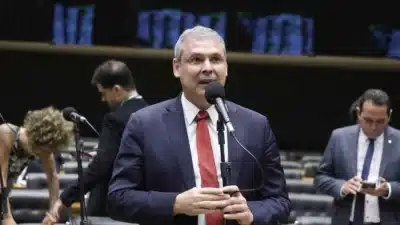 Lindbergh Farias destaca importância de Haddad para eleições de 2026