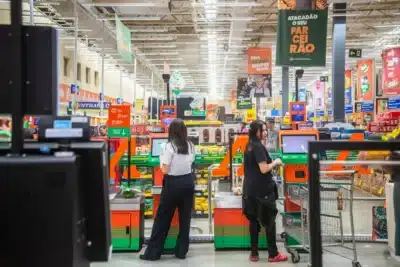 Trabalhadores em dúvida: expediente de Ano Novo flexibilizado por empresas