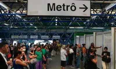 Tarcísio de Freitas analisa reajuste tarifário em trens e metrô de SP