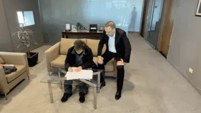 Governo argentino propõe reforma trabalhista com mudanças polêmicas em 2025