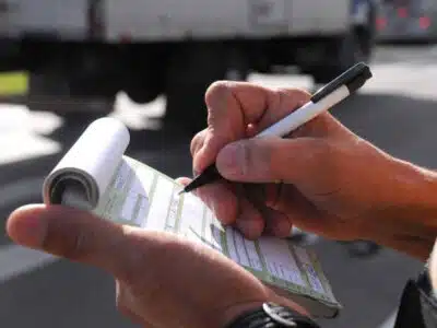 Motoristas: Dicas Essenciais para Viajar no Ano Novo sem Multas!