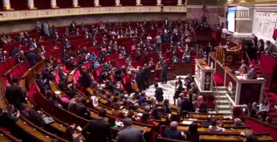 Parlamento Francês Busca Solução Urgente para Evitar Paralisação do Governo