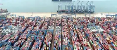 China supera US$ 1 trilhão em superávit comercial, impulsionado por novas exportações