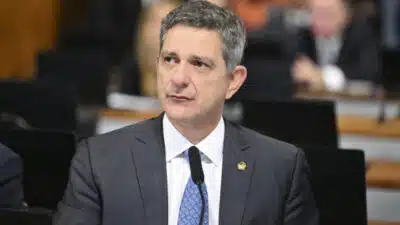 Senador do PT-SE defende prioridade em PEC de 6×1 e apelo popular